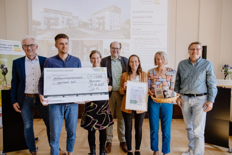 Mehr über den Artikel erfahren Wir wurden ausgezeichnet: Landespreis „Zukunftshaus“ für querbeet!