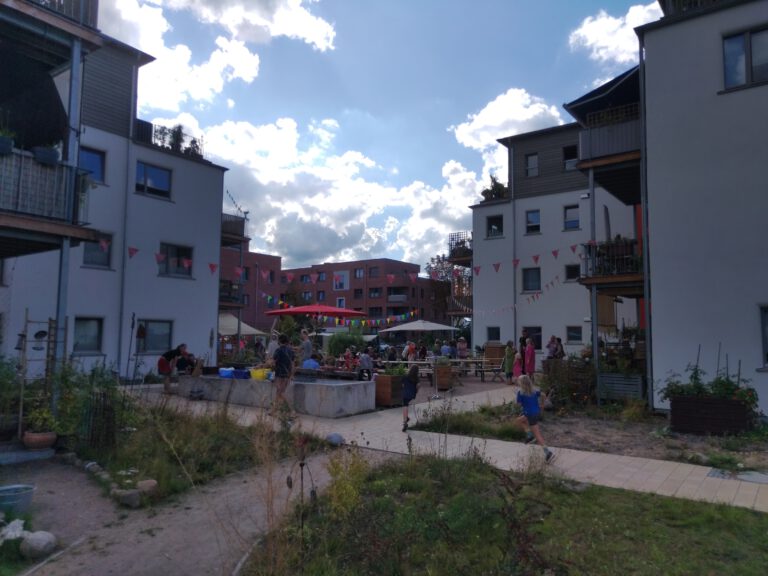 Mehr über den Artikel erfahren Sommerfest im Wohnprojekt – feiern, verbinden, genießen